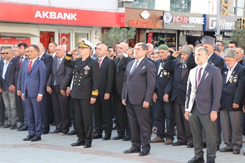 29 Ekim Cumhuriyet Bayramı'nın 99. Yılı Çelenk Sunma Töreni Yapıldı